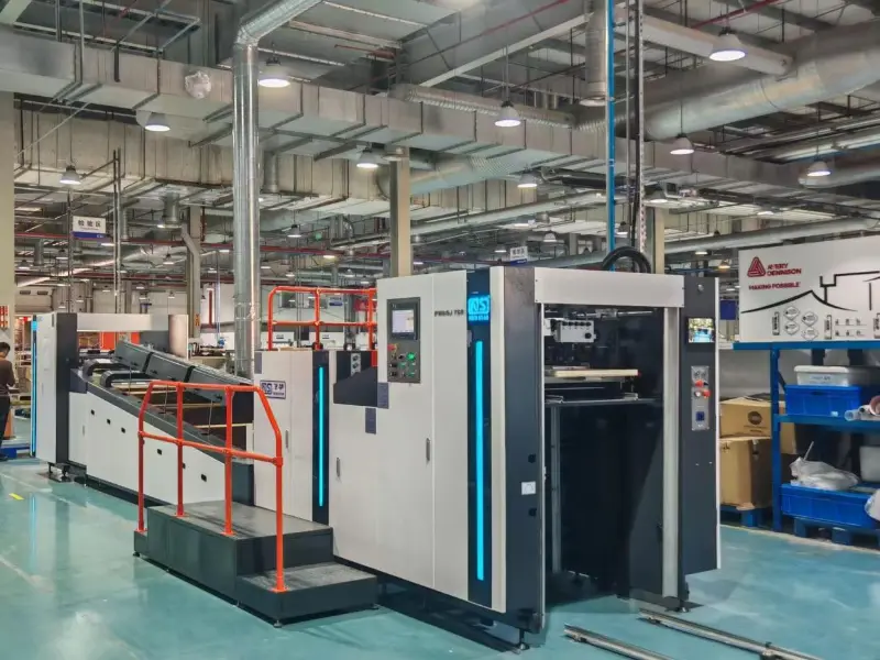 Noua mașină Star FHSGJ-760 Mașină completă automată de mare viteză Full/spot Lac a fost livrată clientului indonezian.